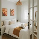 منزل للإقامة Soar Home Guest House L Entrecampos 1 L Stylish Stay 1 Min To Metro & 5 Min To Campo Grande Park